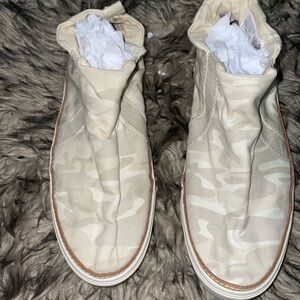 Tom’s Camouflage slip on Sneakers
